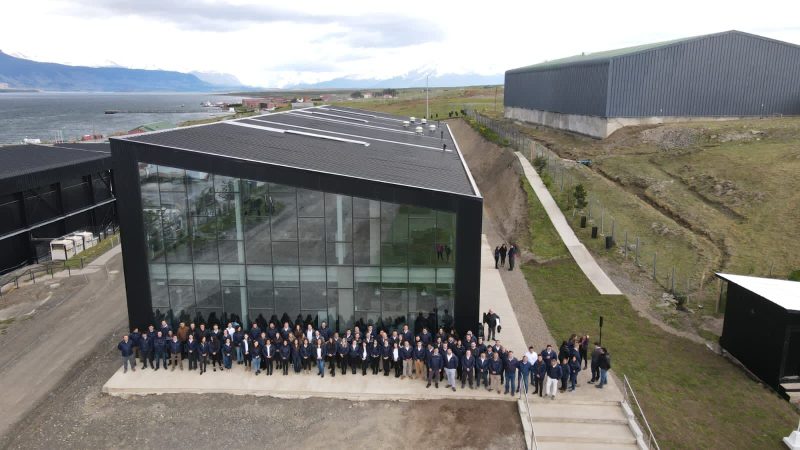 AquaChile confirma su compromiso con Puerto Natales inaugurando nuevo edificio de servicios