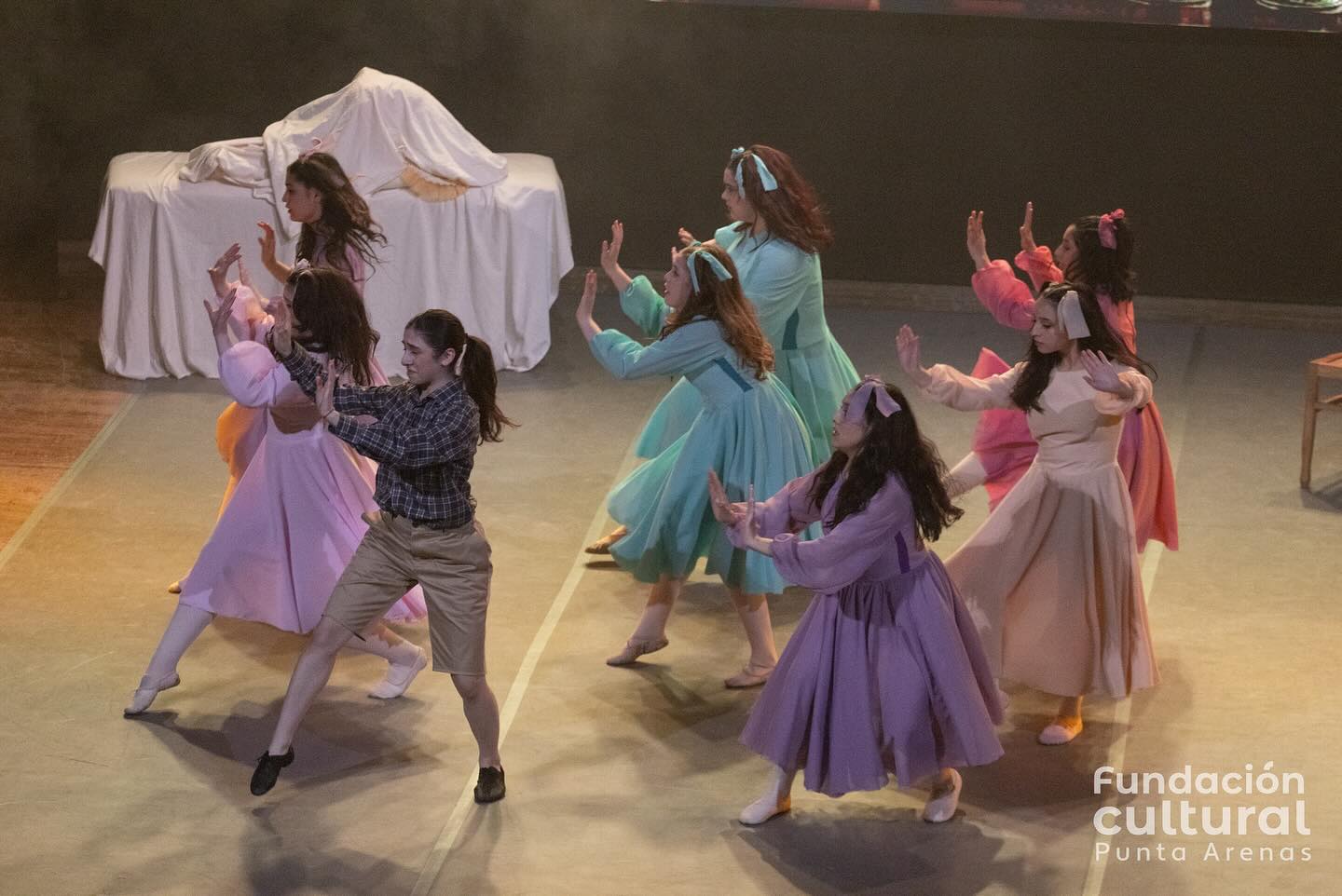 El ballet del Teatro Municipal José Bohr estrenó la obra Coppelia en Punta Arenas