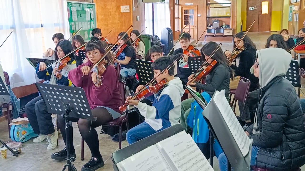 Niños y jóvenes de la Orquesta Sinfónica Juvenil Regional de Magallanes realizarán hoy Concierto de Gala