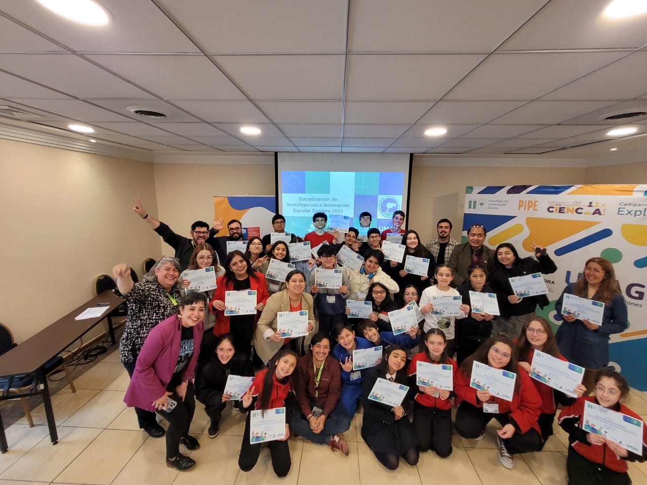 Estudiantes y docentes de 28 proyectos Investigación e Innovación Escolar socializaron sus experiencias científicas del Instrumento IIE de PAR Explora Magallanes