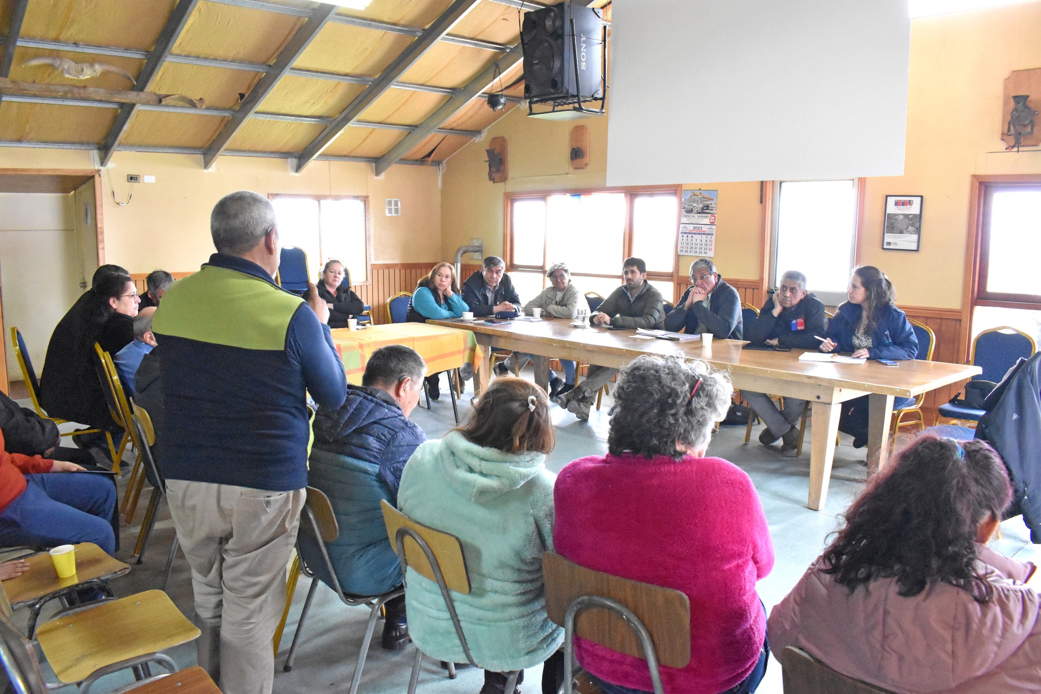 Autoridades de gobierno regional se reúnen con vecinos de Pampa Redonda en Punta Arenas