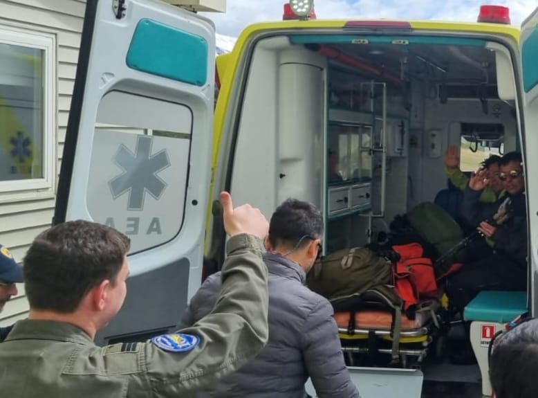 Personal del Distrito Naval Beagle realiza rescate de 4 personas en Dientes de Navarino