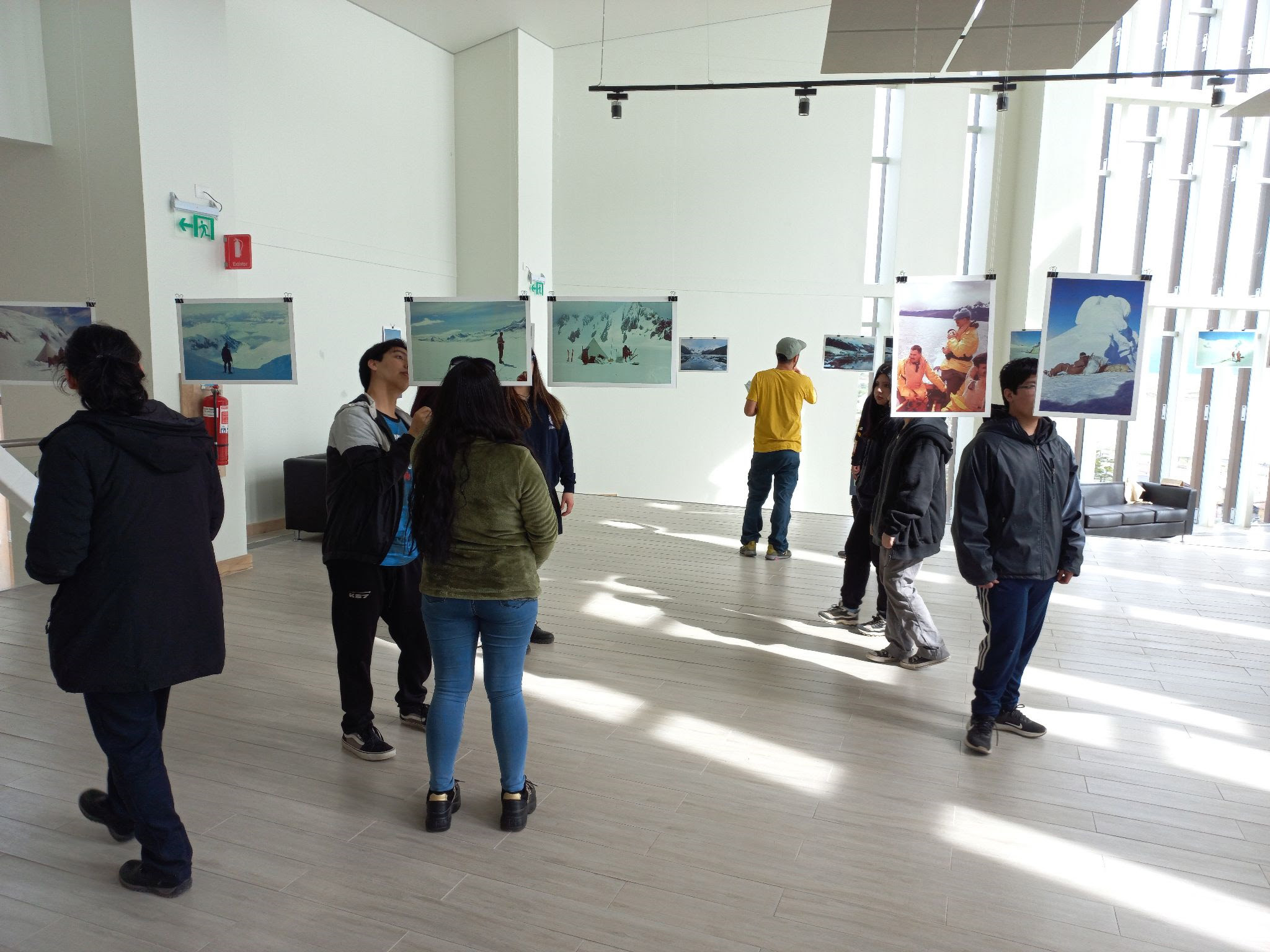 En Puerto Williams: Muestra fotográfica sobre expedición a montaña más alta de Tierra del Fuego se puede visitar hasta el 17 de noviembre