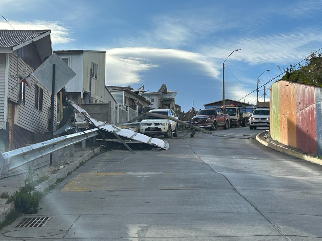 Rachas de viento de hasta 109 kmh provocan diversos accidentes en Punta Arenas | SENAPRED actualizó Alerta Temprana Preventiva