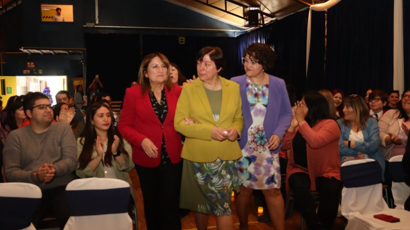 Tras 40 años de labores se jubila querida profesora de matemáticas en el Colegio Pierre Faure de Punta Arenas