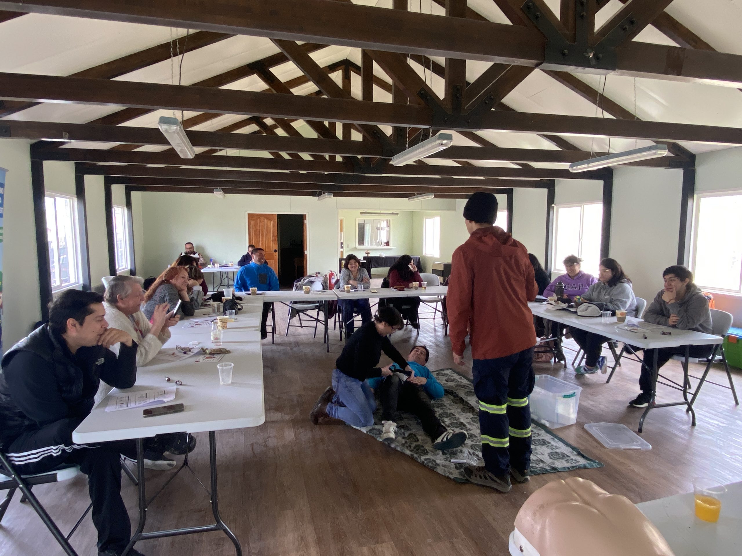 Capacitaron a dirigentes vecinales para responder a emergencias y catástrofes en Punta Arenas