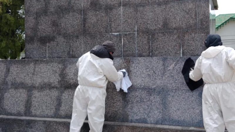 Limpieza de Plaza Manuel Bulnes realizó la Municipalidad de Punta Arenas