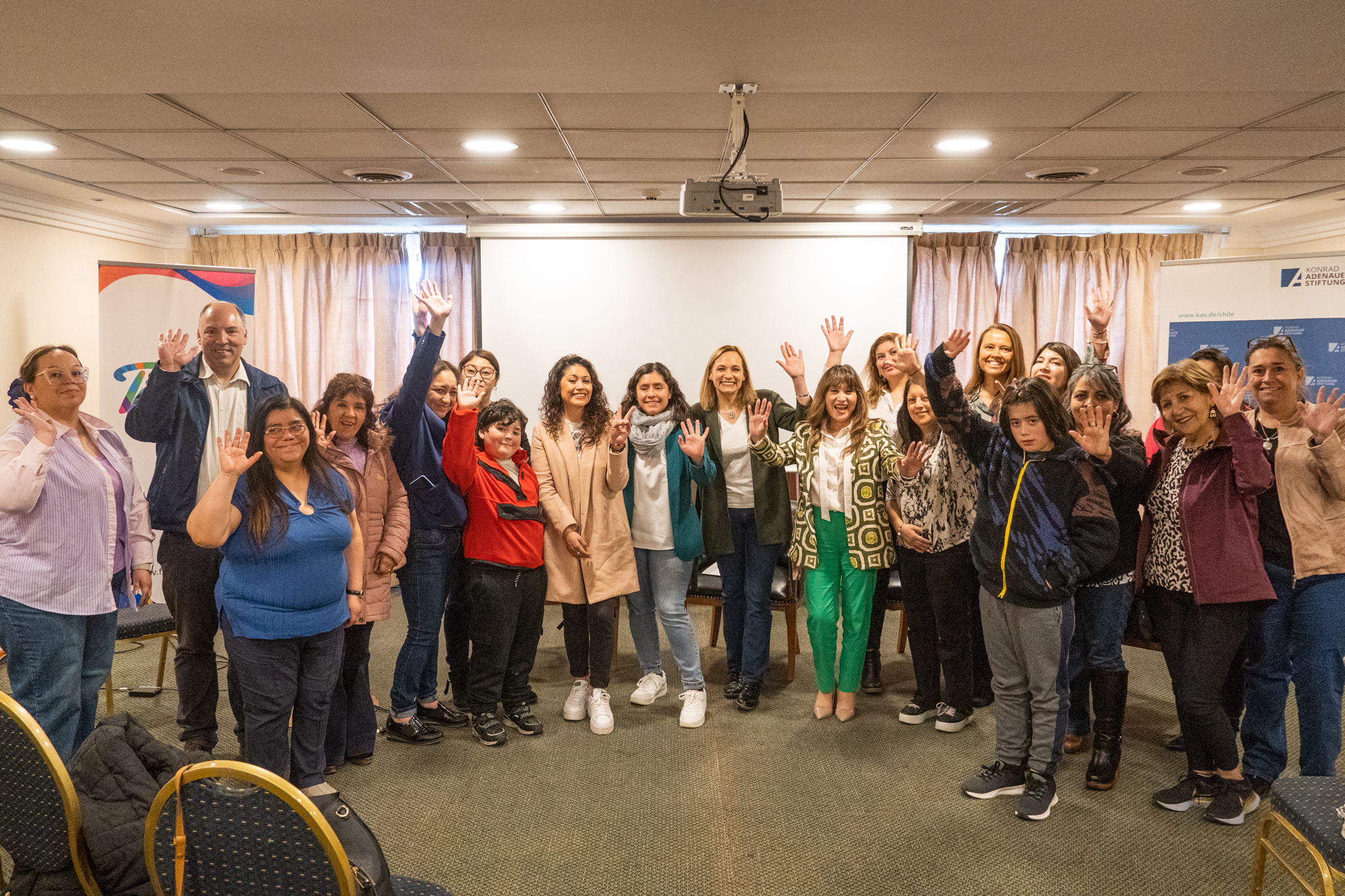 “Más que un deseo, rechazar todo tipo de violencia de género debe concretarse como una consigna” | Alcaldesa Antonieta Oyarzo sobre su intervención en el panel “Desafíos de la Democracia y Liderazgos de las Mujeres en Chile”