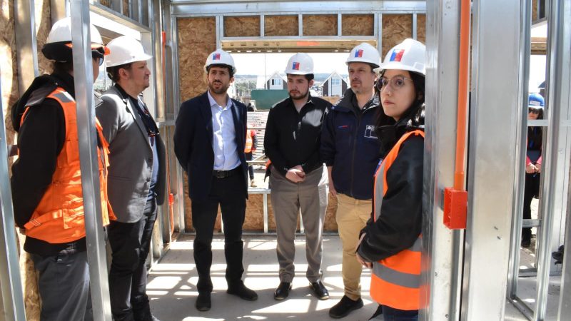 Autoridades regionales visitan estado de avance de la construcción de Viviendas Tuteladas de Punta Arenas