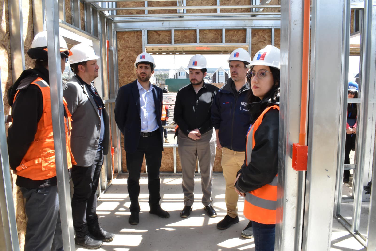 Autoridades regionales visitan estado de avance de la construcción de Viviendas Tuteladas de Punta Arenas