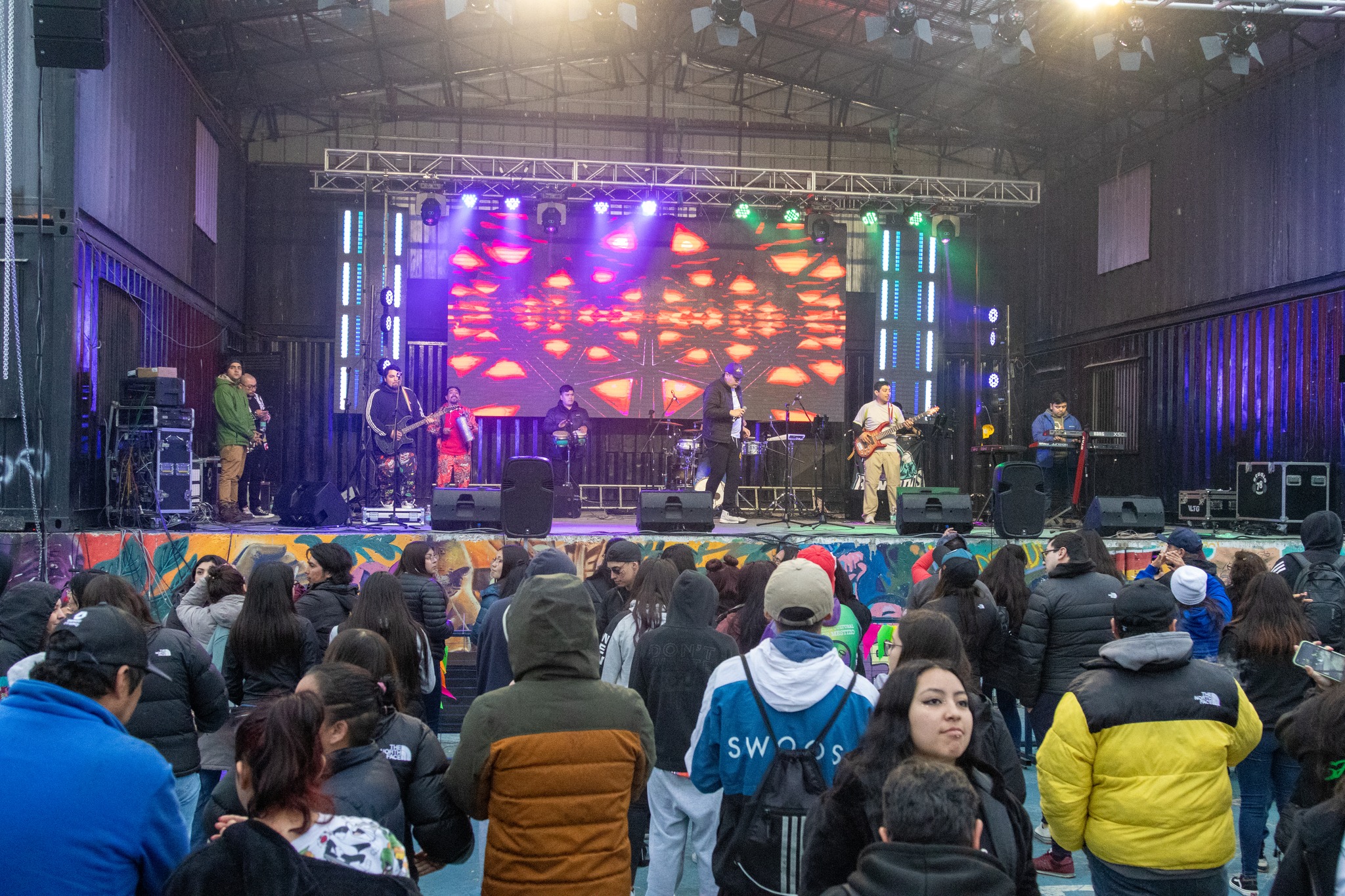 Comparsas, batucadas y carros alegóricos fueron los protagonistas en 2° versión del Carnaval de Primavera en Natales