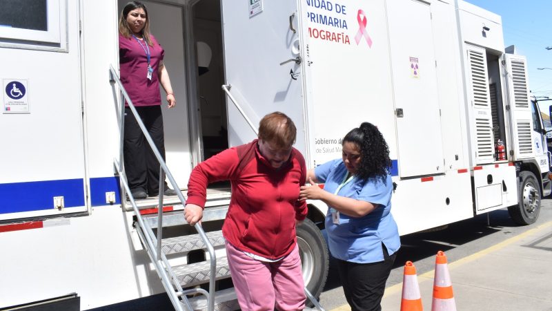 Operativo Mamógrafo Móvil se realizó en el centro de Punta Arenas
