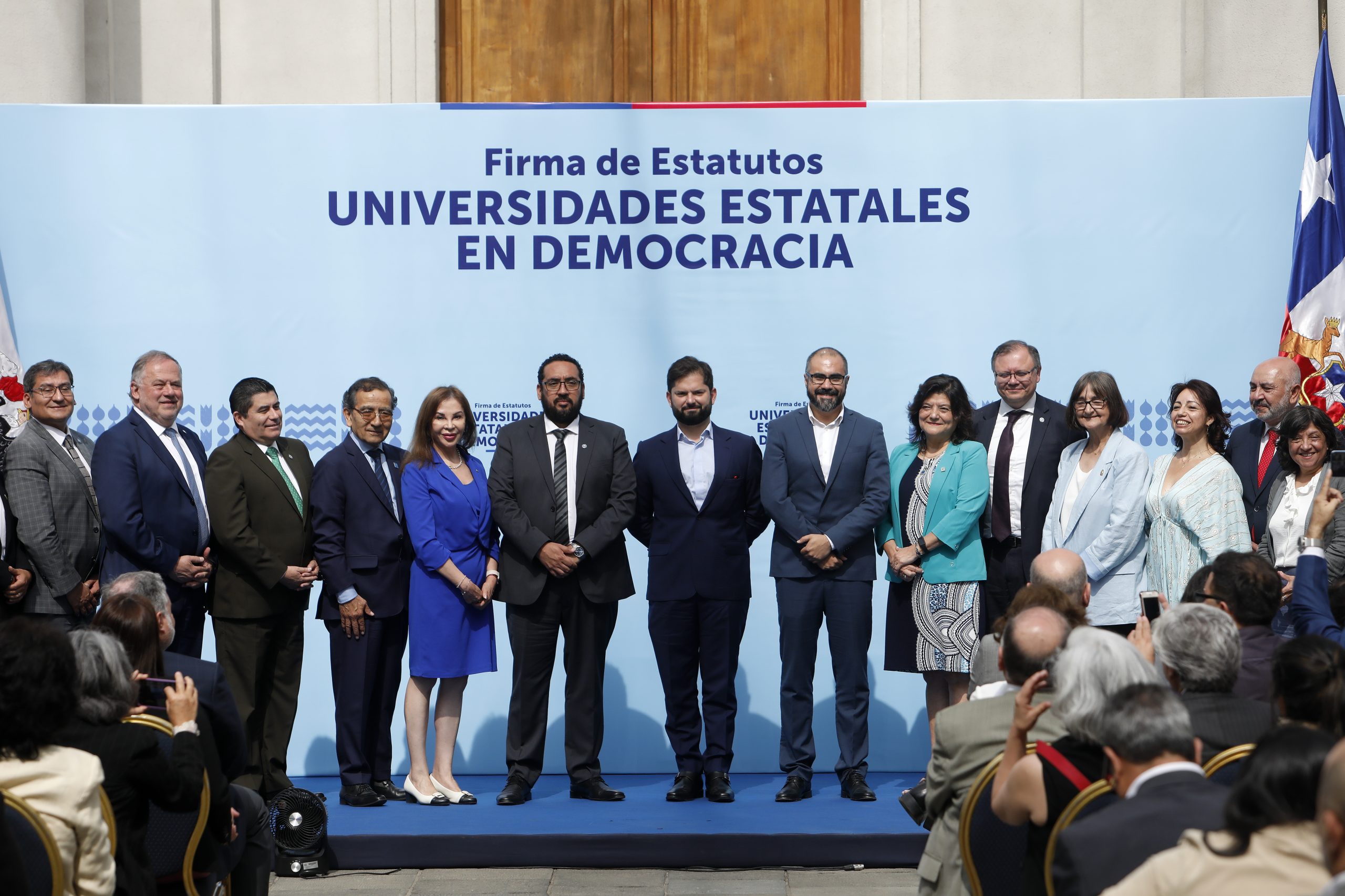 Presidente Gabriel Boric firma estatutos democráticos que potenciarán el rol público de las universidades estatales