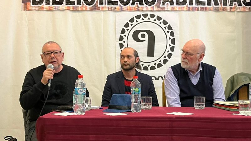 Con conversatorio y exposición de libros Coordinación Regional de Biblioteca Públicas releva rol de desaparecida editorial Quimantú