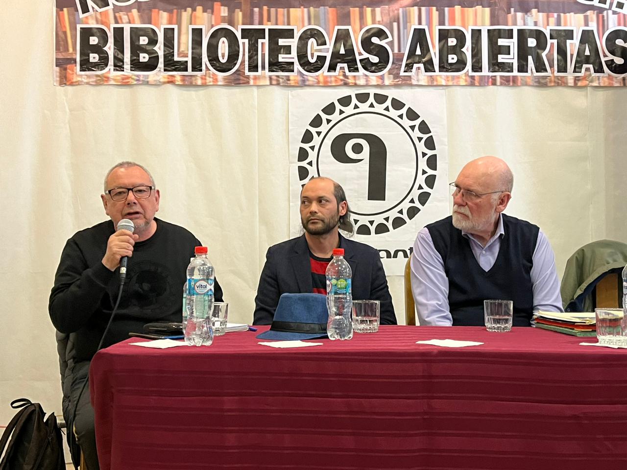 Con conversatorio y exposición de libros Coordinación Regional de Biblioteca Públicas releva rol de desaparecida editorial Quimantú