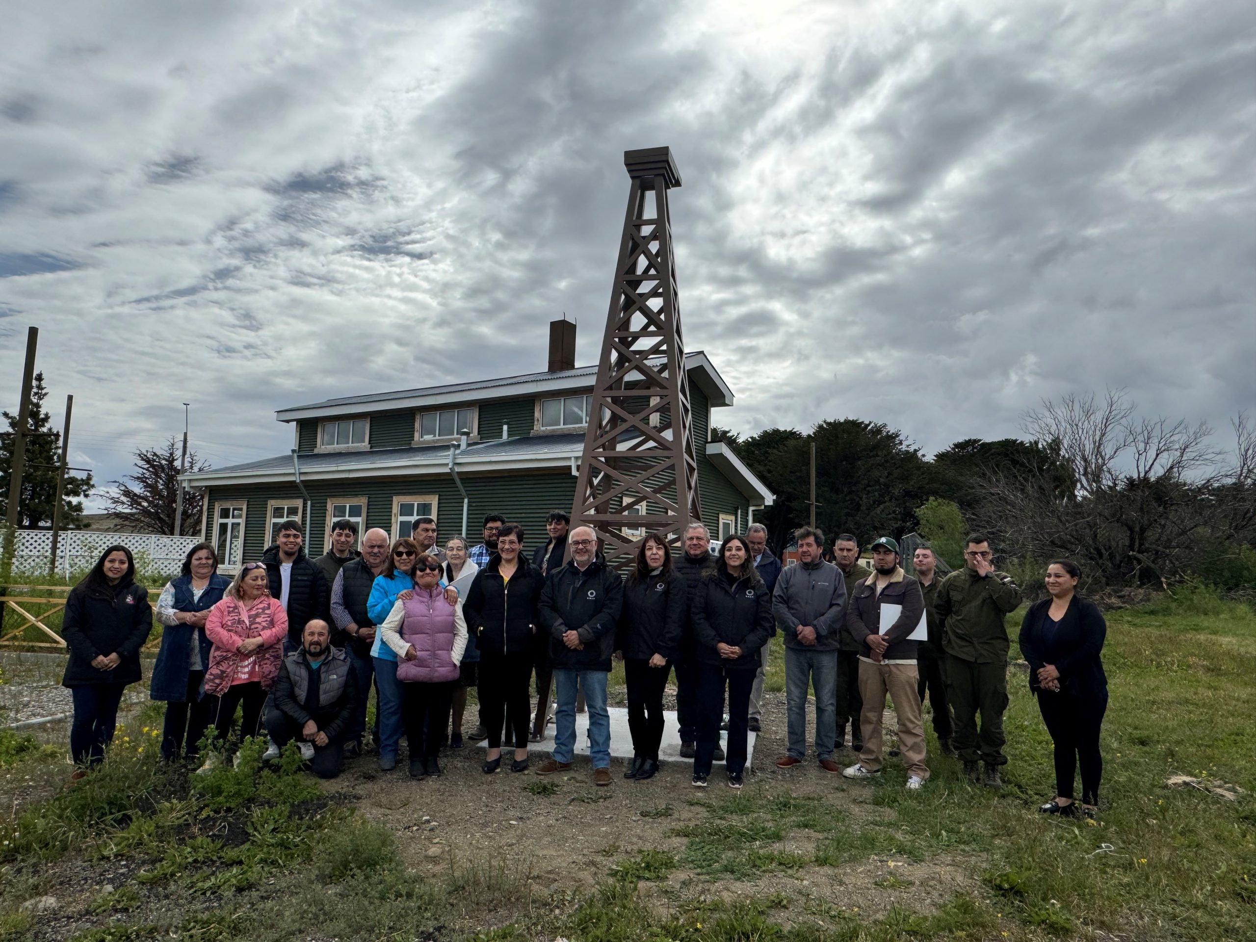 Habitantes de San Gregorio cuentan con nuevo hito turístico que permite la carga de energía