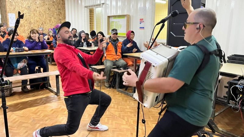Juanito Ayala entretuvo a más de mil trabajadores y trabajadoras de la construcción en Magallanes