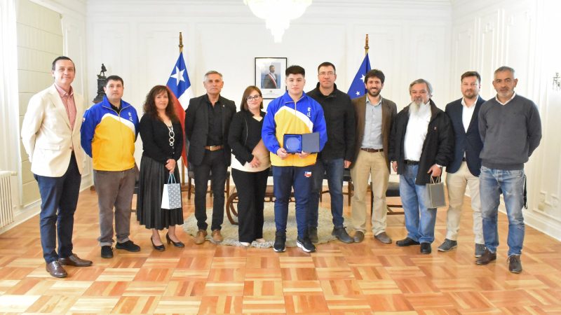 La historia de Eric Jofré, vicecampeón de los Juegos Sudamericanos Escolares (EPI) | Gobierno entrega reconocimiento a joven judoca de la Escuela España