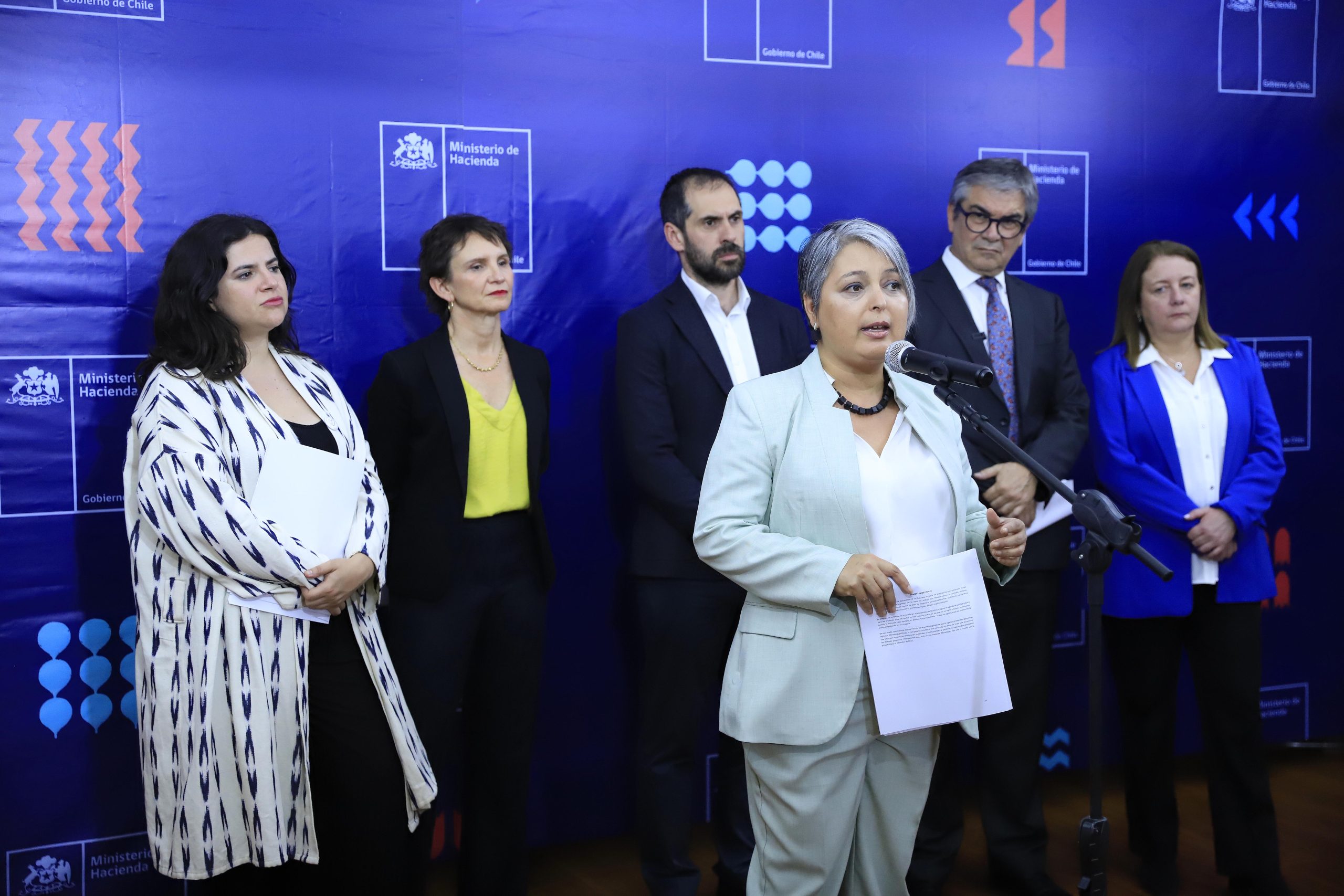 Gobierno presenta indicaciones a reforma previsional y destina tres puntos del 6% de nueva cotización a Seguro Social