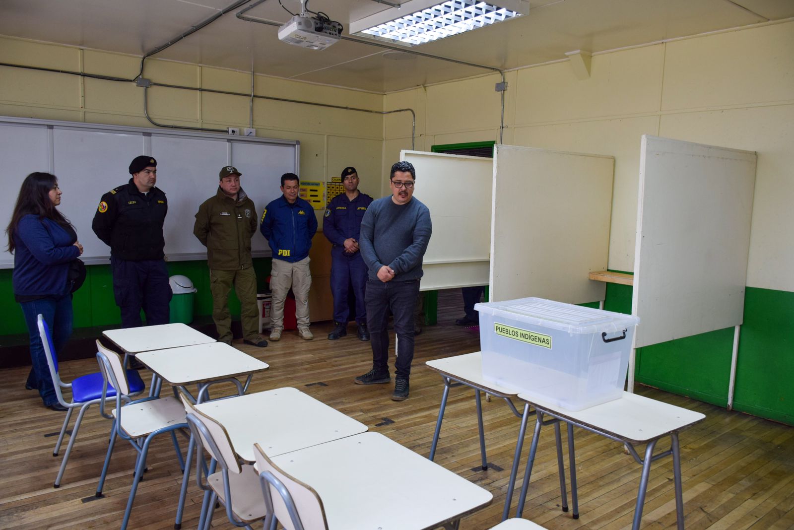 Delegada Muñoz inspecciona único local de votación de Cabo de Hornos previo a Plebiscito Constitucional 2023