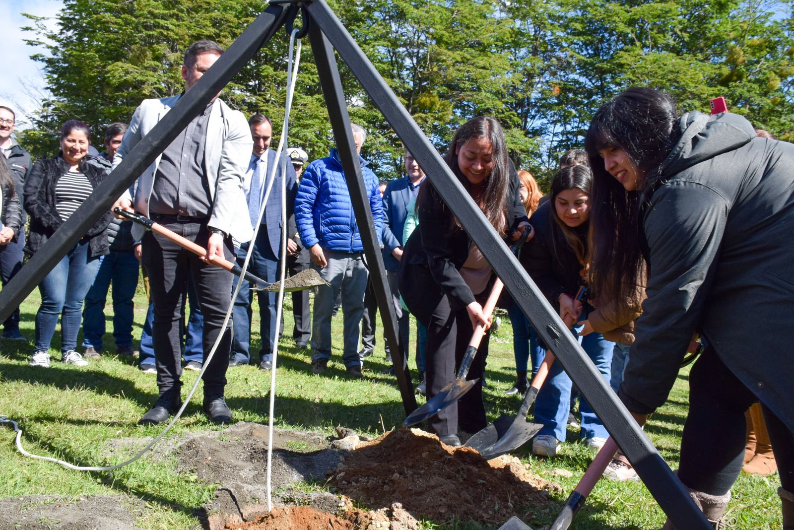 Delegada Muñoz y el Ministro de Vivienda y Urbanismo Carlos Montes sobre recientes hitos habitacionales en Puerto Williams: «Es un gran avance para la provincia»