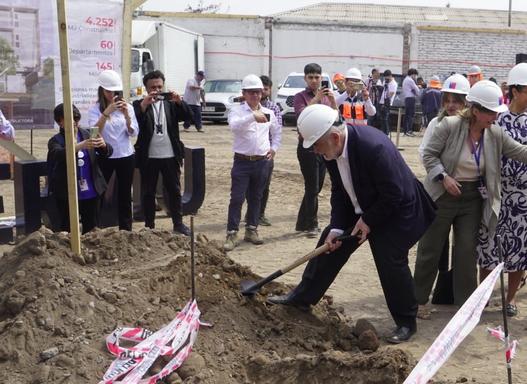 Ministro de Vivienda Carlos Montes anuncia convocatoria a proyectos para 1.800 viviendas industrializadas en todo el país