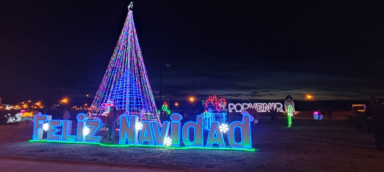 Anoche se encendió Arbol de Navidad en Porvenir