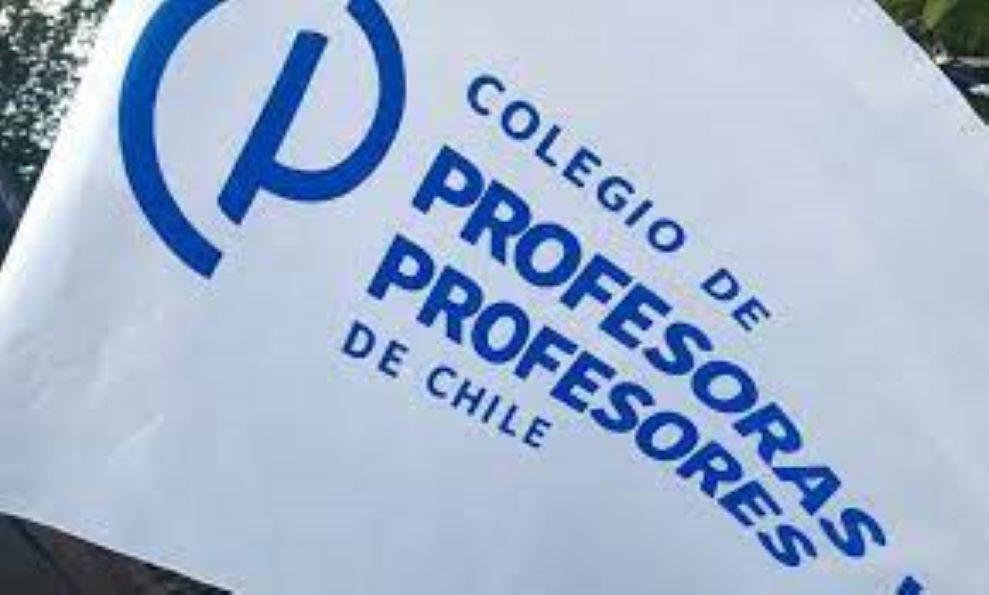 Colegio de Profesores de Punta Arenas se manifiesta por pago diferido a docentes municipales y exige la renuncia del Alcalde