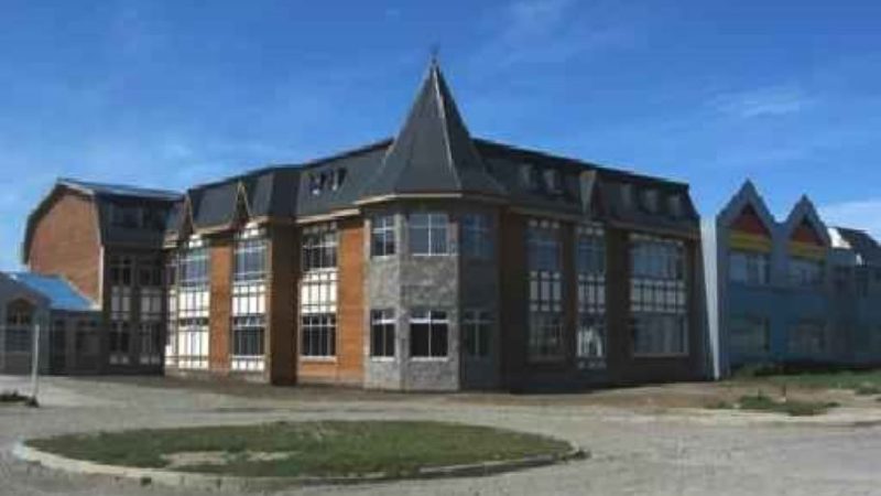 Polémica renuncia de profesor del Colegio Alemán de Punta Arenas, por conductas inapropiadas de sus alumnos durante gira de estudios en Alemania