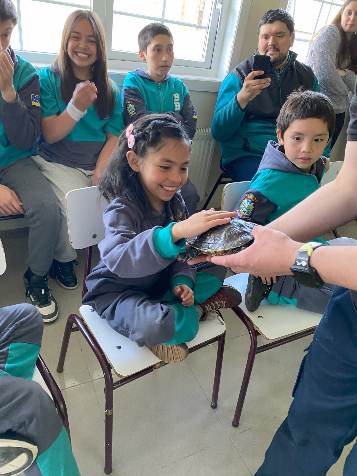 Niños y niñas de Río Verde, Laguna Blanca y Punta Arenas conocieron animales exóticos a través del instrumento Explora tu Ciencia de PAR Explora Magallanes
