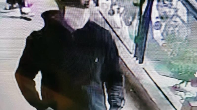 Dos sujetos protagonizan robo en joyería de Galería Gran Palace