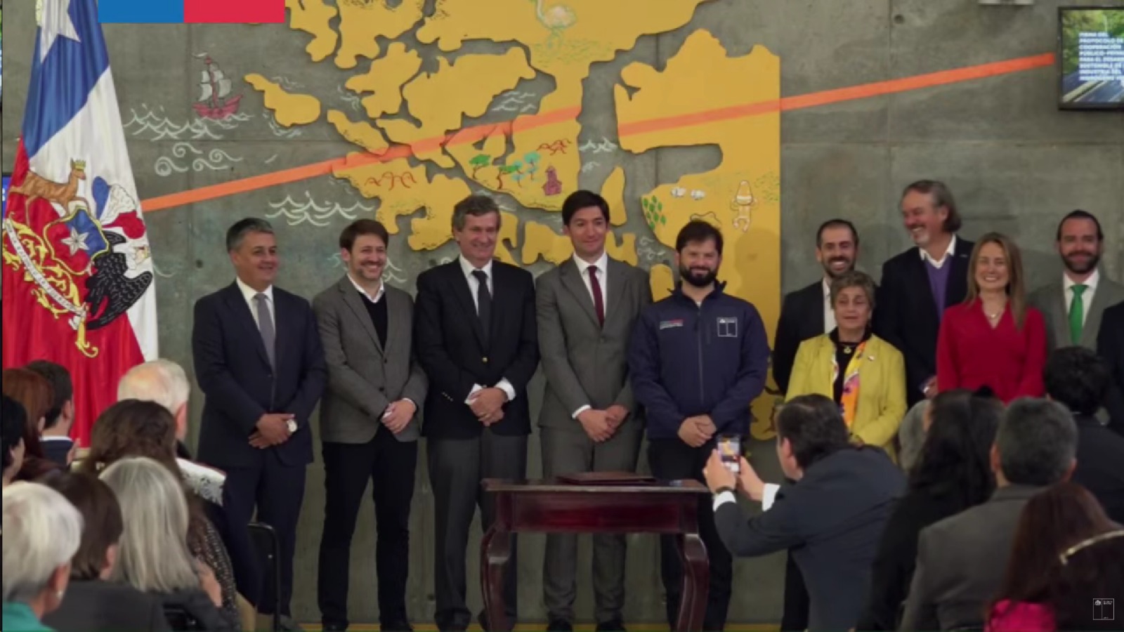Hidrógeno verde en Magallanes: Presidente Gabriel Boric firma acuerdo de cooperación público-privada