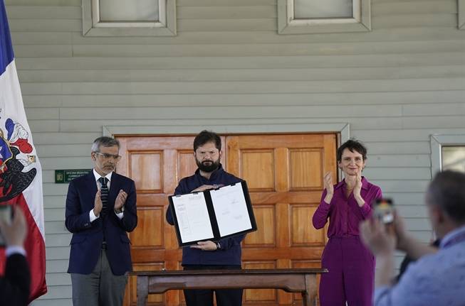 Presidente Gabriel Boric promulga ley que amplía criterios para prisión preventiva