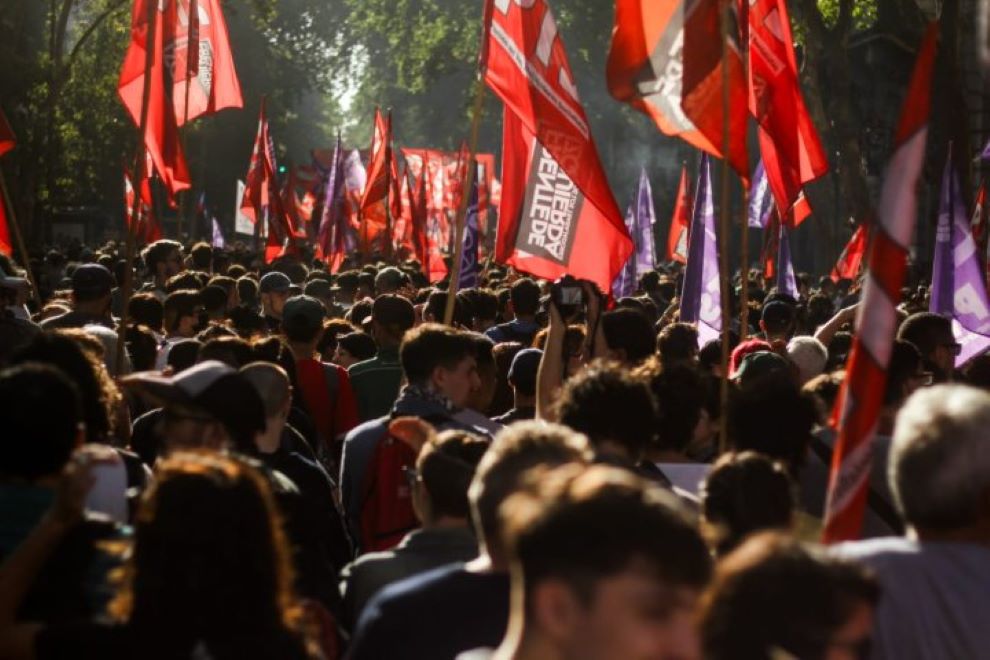 Gobierno de Javier Milei anuncia un decreto que  incluye una profunda reforma laboral sin pasar por el Congreso