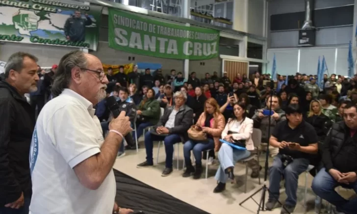 Gremios de trabajadores de Santa Cruz, Argentina, rechazaron medidas económicas del gobierno de Milei