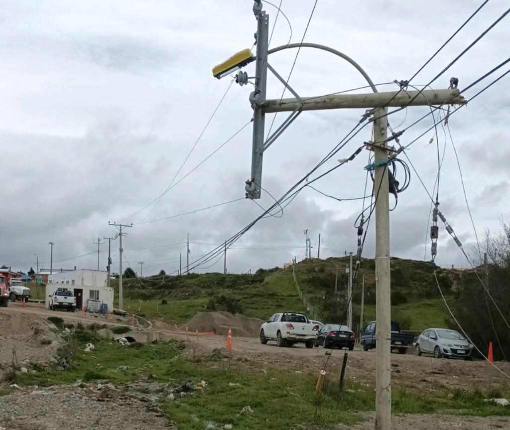 Choque en poste en el sector Andino de Punta Arenas ocasionó un corte de energía eléctrica