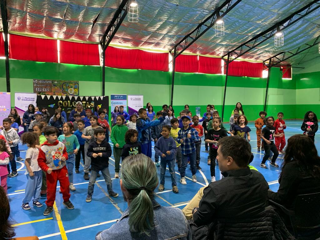 Autoridades inauguran programa destinado al cuidado y recreación de niños y niñas en Natales