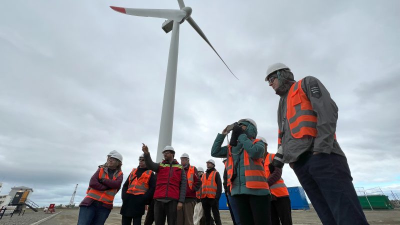 Científicos de Congreso Futuro visitan planta Haru Oni de HIF en Magallanes