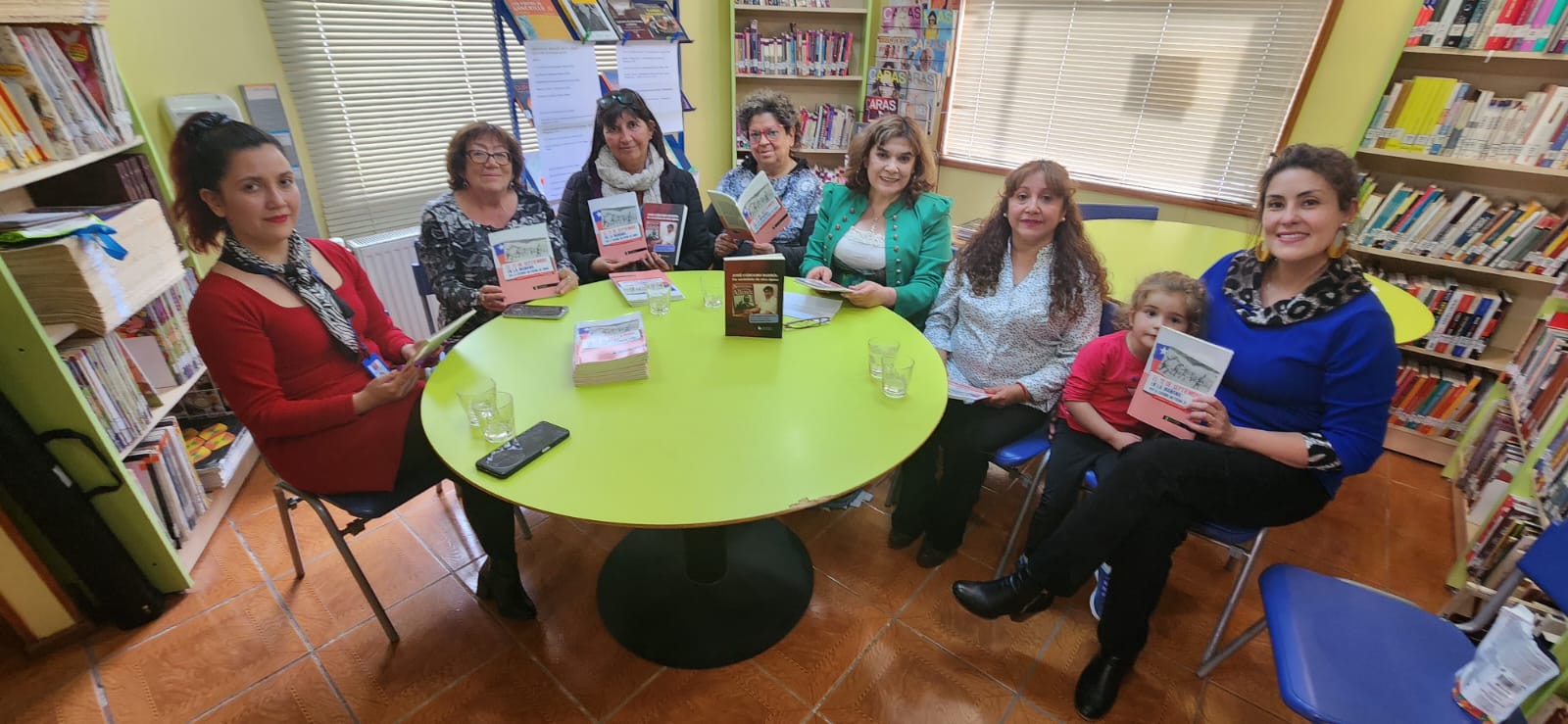 Fundación Poeta Aristóteles España realizó donación a Biblioteca Pública 114 «18 de septiembre» de Punta Arenas