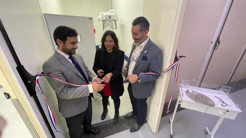 Servicio Médico Legal cuenta con moderna Sala de Rayos X | La inauguró en Punta Arenas el Subsecretario de Justicia, Jaime Gajardo Falcón