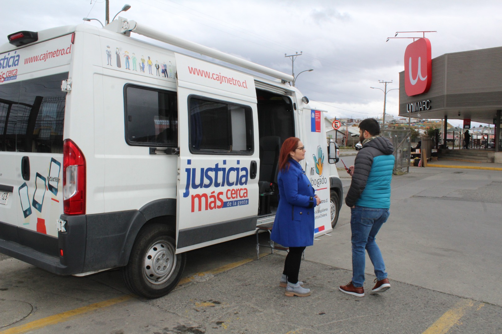 Operativo «Justicia + Cerca» realiza la SEREMI de Justicia en Unimarc Sur de Punta Arenas