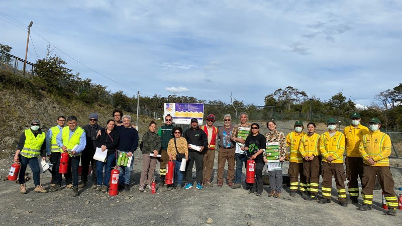 CONAF capacitó a vecinos de Puerto Williams en uso de extintores