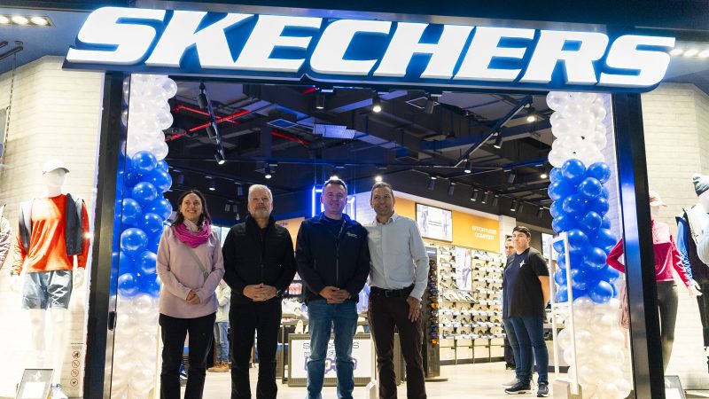 Skechers inaugura nueva tienda en Punta Arenas, convirtiéndose en la más austral del mundo para la compañía.
