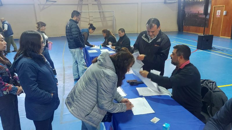 Más de 100 familias recibieron sus escrituras de vivienda en Porvenir