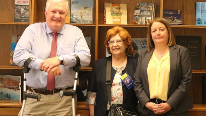 Senador Kusanovic acompañado de María Teresa Vargas se reunió con autoridades del Ministerio de Hacienda por los jubilados del 4%