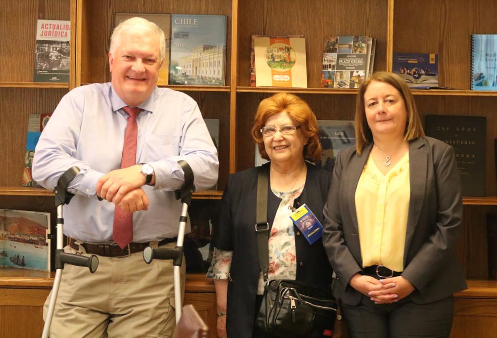 Senador Kusanovic acompañado de María Teresa Vargas se reunió con autoridades del Ministerio de Hacienda por los jubilados del 4%