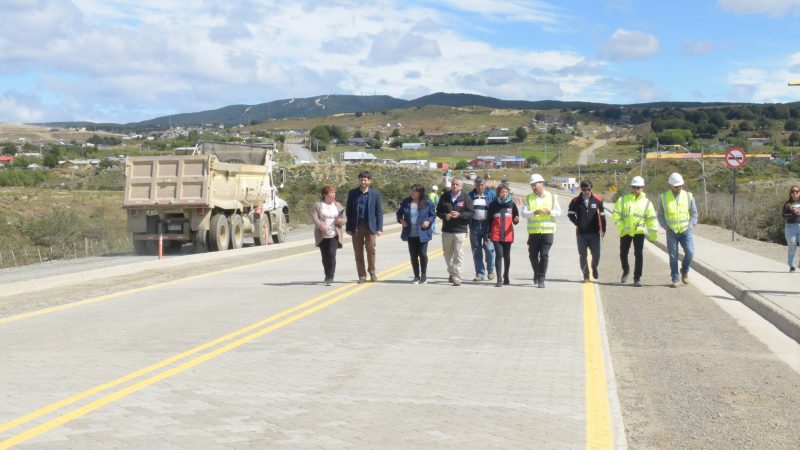 Inauguran pavimentación en adocreto camino al Andino en Punta Arenas