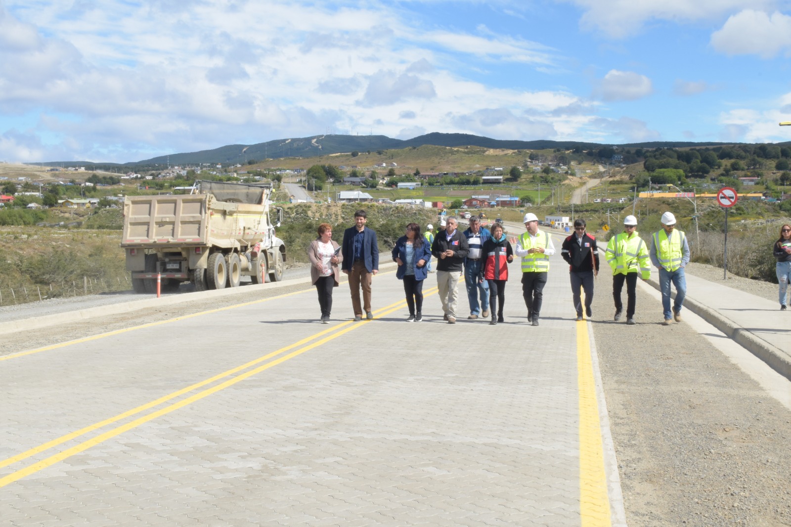 Inauguran pavimentación en adocreto camino al Andino en Punta Arenas