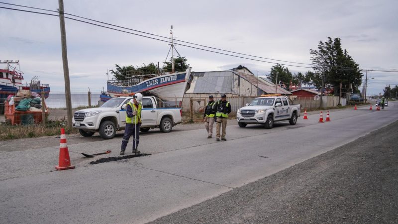 Bacheos en la ruta 9 Sur realiza la Municipalidad de Punta Arenas