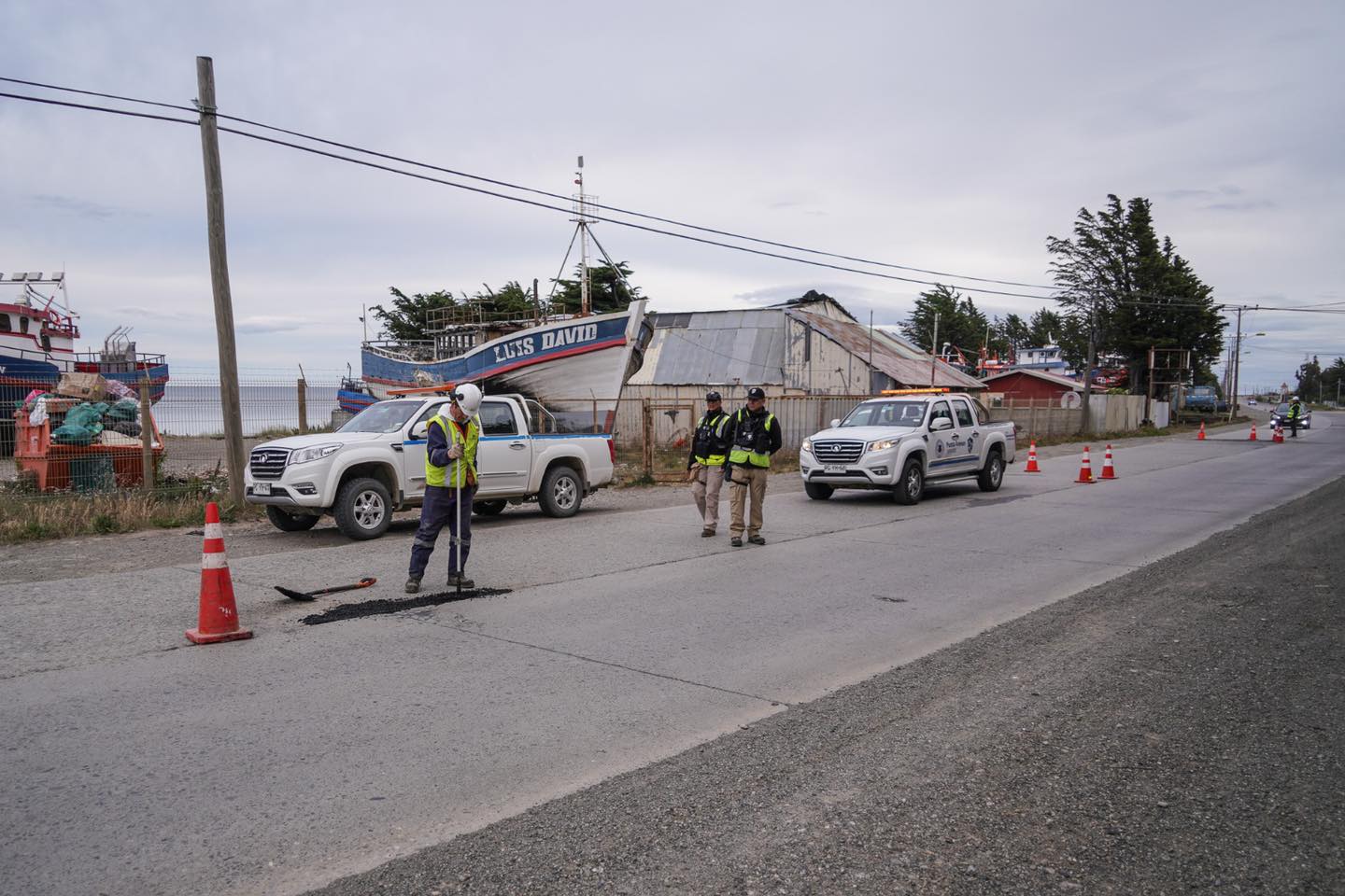 Bacheos en la ruta 9 Sur realiza la Municipalidad de Punta Arenas